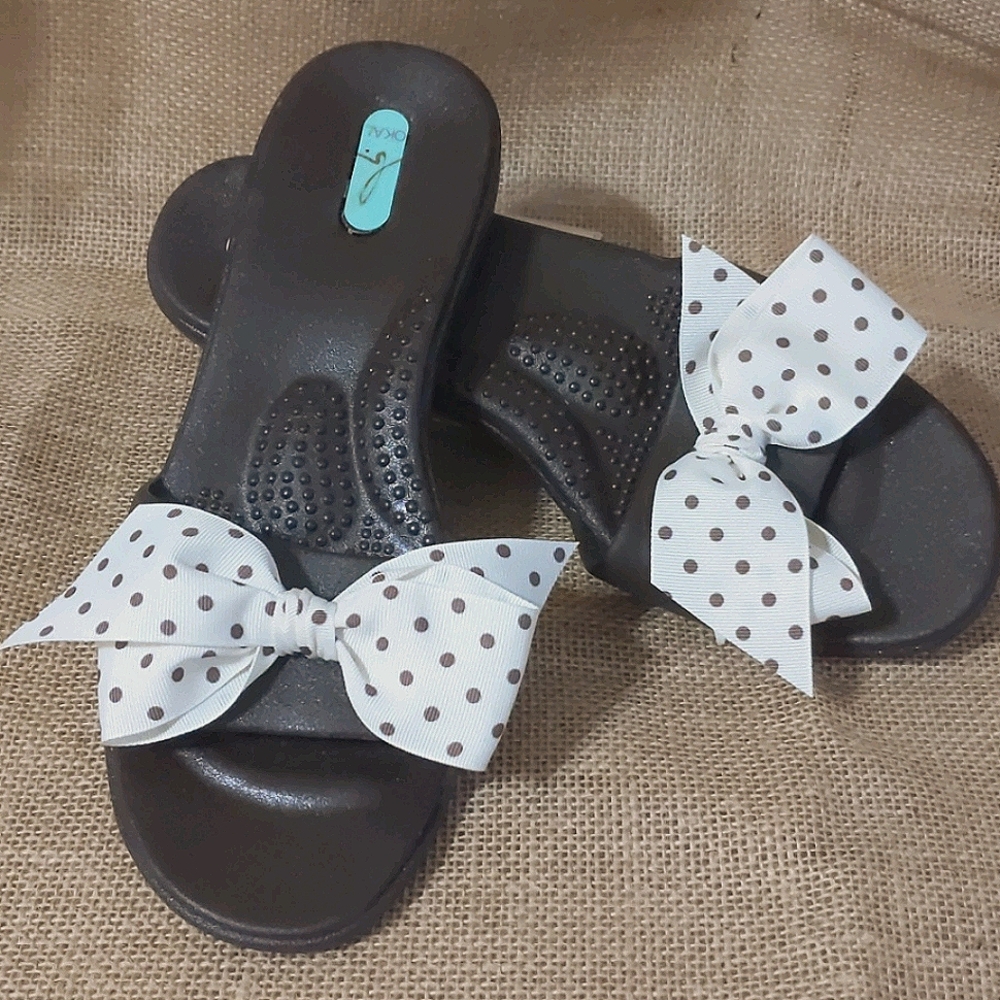 NWOT OKA b. brown slides